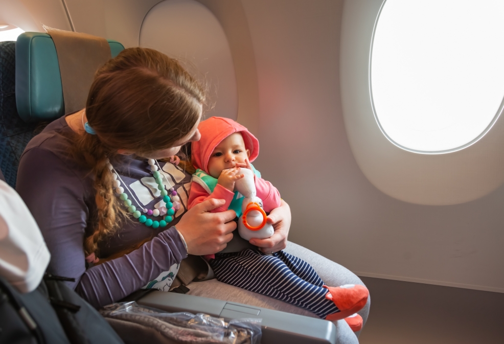 Podstawowe informacje o podróżowaniu samolotem z dziećmi